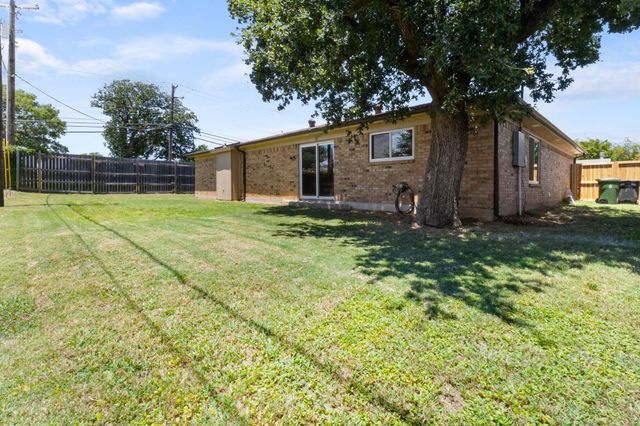 414 Hallmark Drive, Arlington, TX 76011