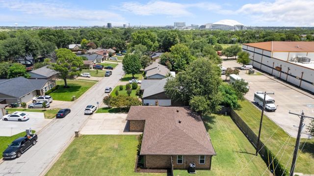 414 Hallmark Drive, Arlington, TX 76011