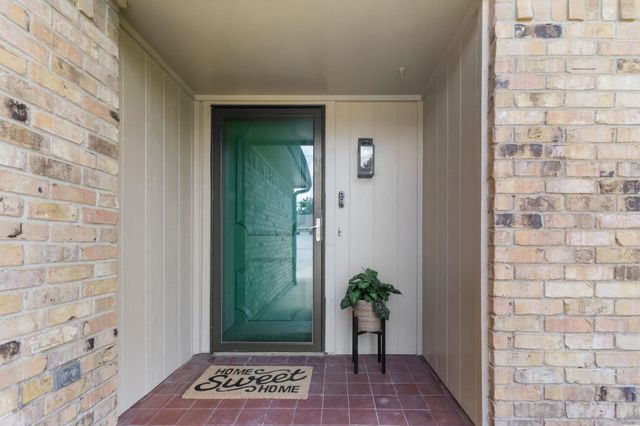 414 Hallmark Drive, Arlington, TX 76011