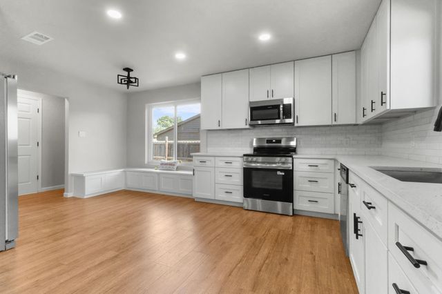 414 Hallmark Drive, Arlington, TX 76011