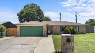 414 Hallmark Drive, Arlington, TX 76011