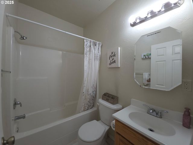 340 KALAPUYA Way, Cottage Grove, OR 97424