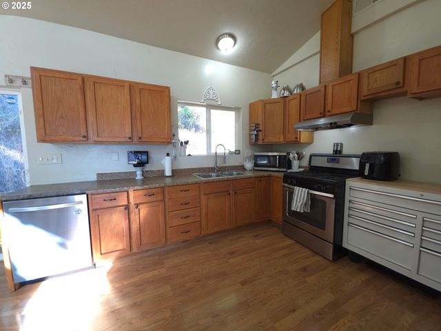 340 KALAPUYA Way, Cottage Grove, OR 97424