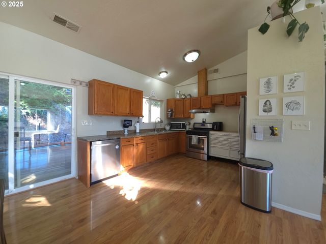 340 KALAPUYA Way, Cottage Grove, OR 97424