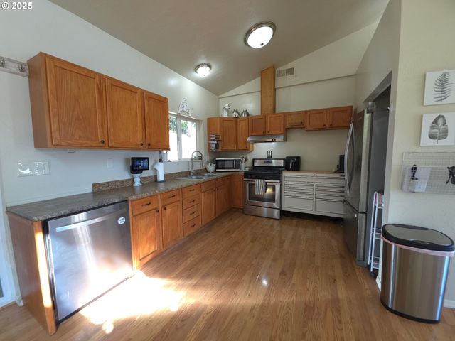 340 KALAPUYA Way, Cottage Grove, OR 97424