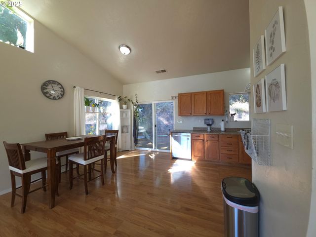 340 KALAPUYA Way, Cottage Grove, OR 97424