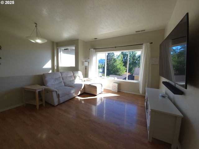 340 KALAPUYA Way, Cottage Grove, OR 97424