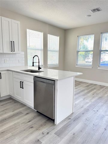 6900 DARTMOUTH AVENUE N, St Petersburg, FL 33710