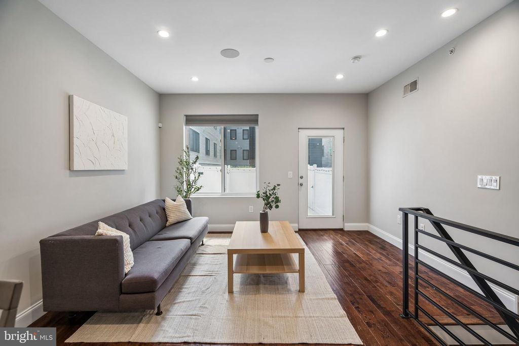 1616-00 CAMBRIDGE ST #A, PHILADELPHIA, PA 19130 — exterior