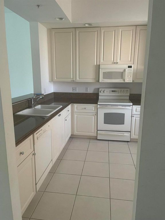 1 Harbour Isle Ph01 Drive E 1, Fort Pierce, FL 34949