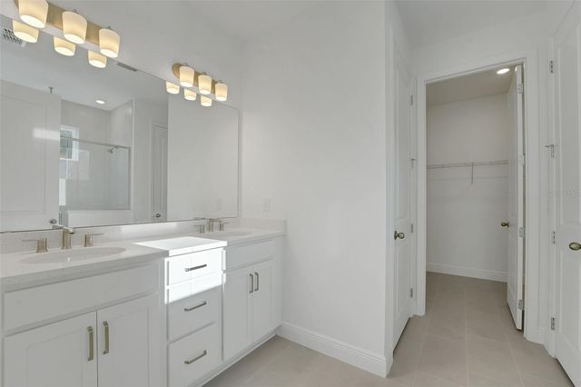 994 FIESTA KEY CIRCLE, Lady Lake, FL 32159