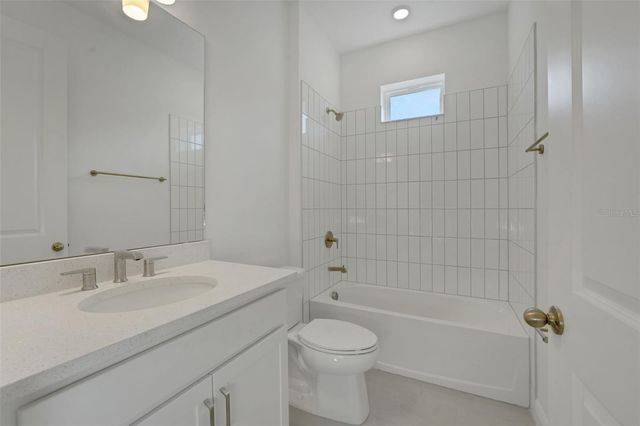 994 FIESTA KEY CIRCLE, Lady Lake, FL 32159