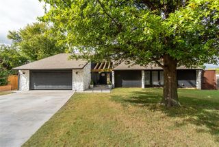 11237 Folkstone Drive, Yukon, OK 73099