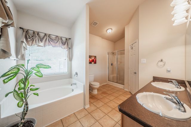 5896 Vista Heights Lane, Grand Prairie, TX 75052