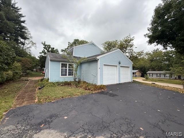 1060 Port Diane Drive, St Louis, MO 63146