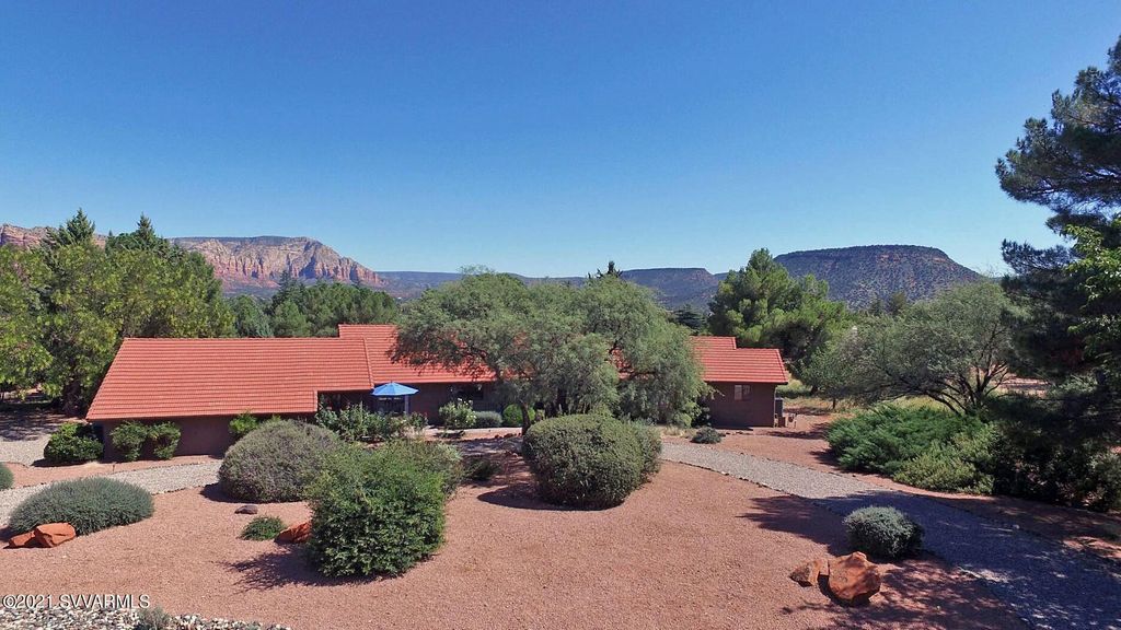 Image 2 of property listing at 795 E Saddlehorn Road, Sedona, AZ 86351