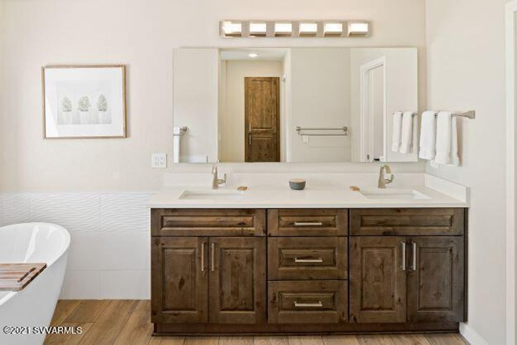Image 22 of property listing at 795 E Saddlehorn Road, Sedona, AZ 86351