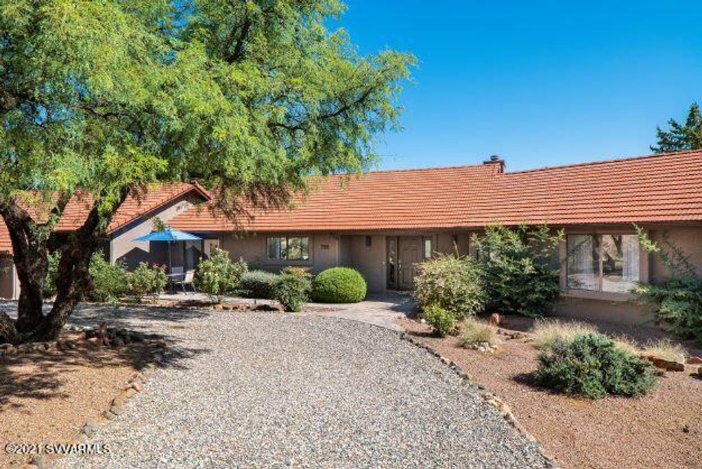Image 3 of property listing at 795 E Saddlehorn Road, Sedona, AZ 86351