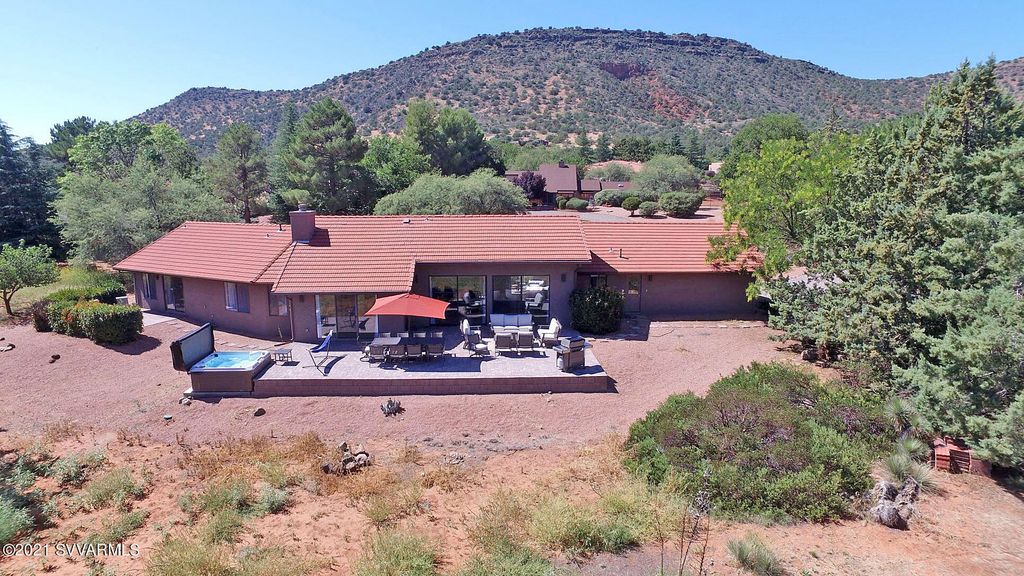 Image 4 of property listing at 795 E Saddlehorn Road, Sedona, AZ 86351