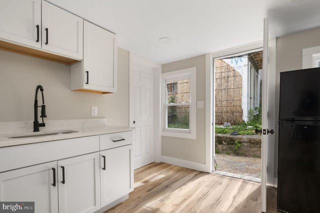 1038 WALNUT ST, Reading, PA 19601