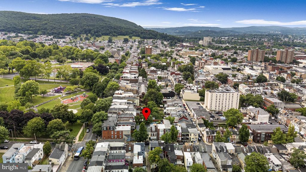1038 WALNUT ST, Reading, PA 19601