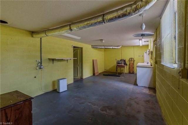 143 Gwynwood Drive, Mount Airy, NC 27030