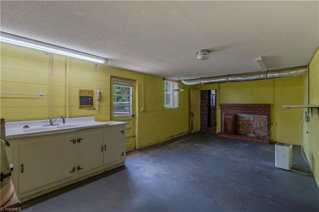 143 Gwynwood Drive, Mount Airy, NC 27030