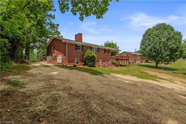 143 Gwynwood Drive, Mount Airy, NC 27030