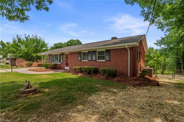 143 Gwynwood Drive, Mount Airy, NC 27030