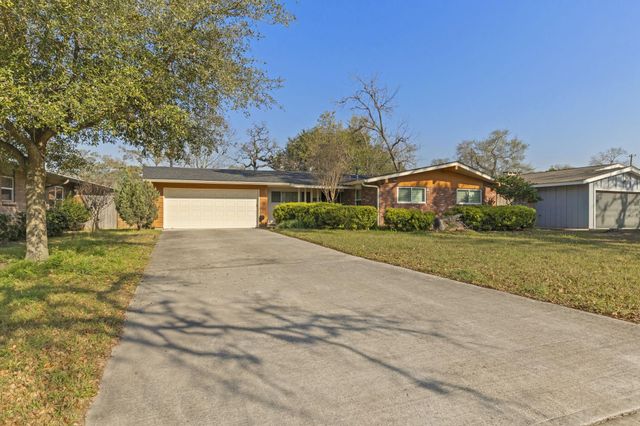 9766 Westview Drive, Houston, TX 77055