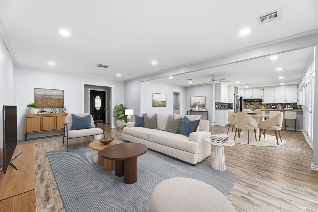 9766 Westview Drive, Houston, TX 77055