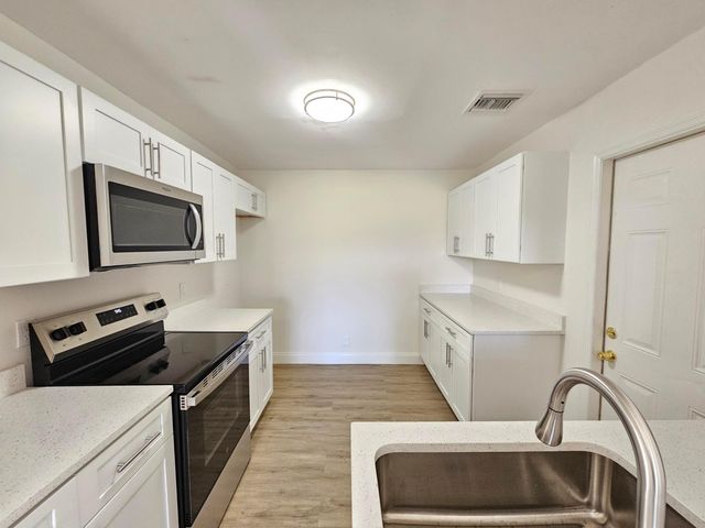 4824 NW 5TH Street, Delray Beach, FL 33445