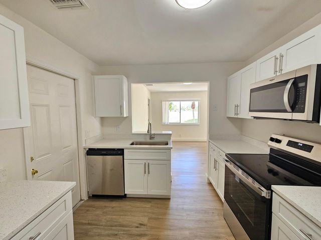 4824 NW 5TH Street, Delray Beach, FL 33445