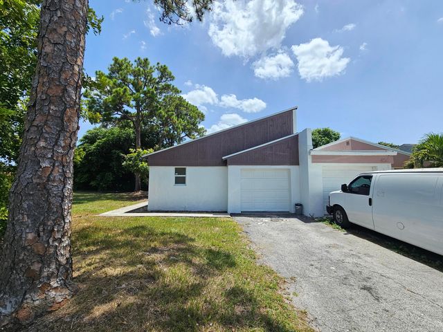 4824 NW 5TH Street, Delray Beach, FL 33445