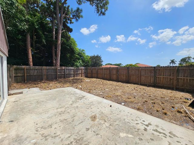 4824 NW 5TH Street, Delray Beach, FL 33445