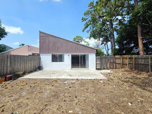 4824 NW 5TH Street, Delray Beach, FL 33445