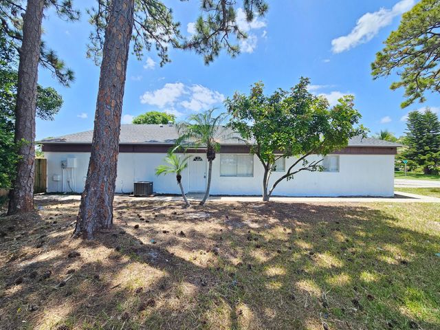 4824 NW 5TH Street, Delray Beach, FL 33445