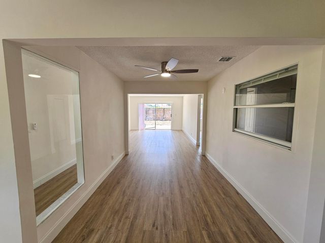 4824 NW 5TH Street, Delray Beach, FL 33445