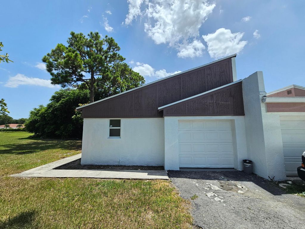 4824 NW 5TH Street, Delray Beach, FL 33445