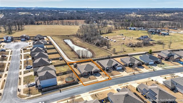 2303 Elmwood Avenue, Lowell, AR 72745