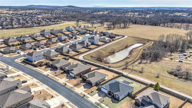 2303 Elmwood Avenue, Lowell, AR 72745