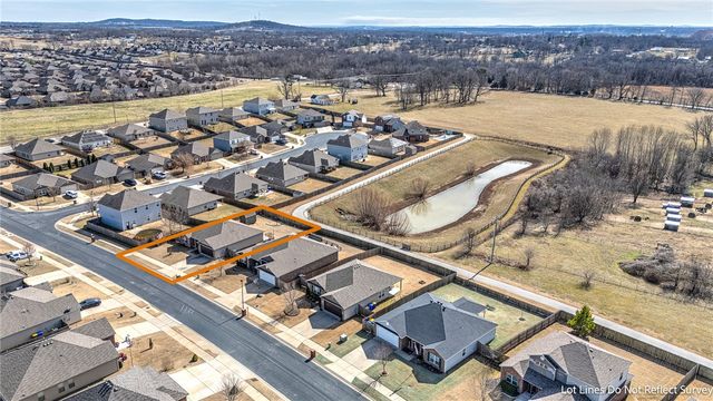 2303 Elmwood Avenue, Lowell, AR 72745