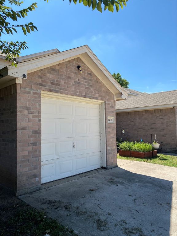 1244 Village Garden Drive, Azle, TX 76020 — photo 4