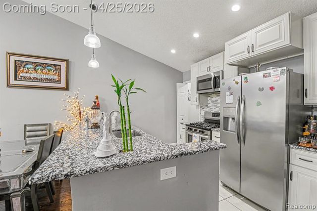 41326 Ambercrest Drive, Sterling Heights, MI 48314