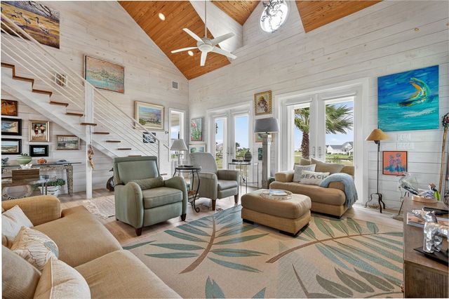 33 Lake Shore Circ, Rockport, TX 78382