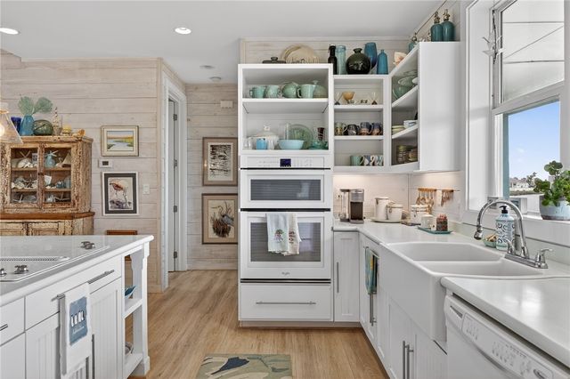 33 Lake Shore Circ, Rockport, TX 78382