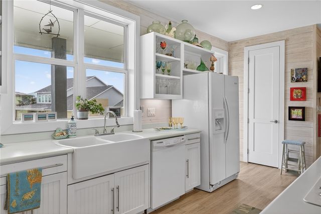 33 Lake Shore Circ, Rockport, TX 78382