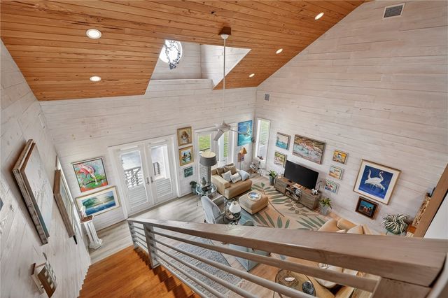 33 Lake Shore Circ, Rockport, TX 78382