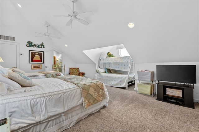 33 Lake Shore Circ, Rockport, TX 78382