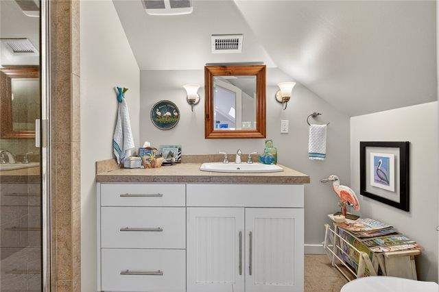 33 Lake Shore Circ, Rockport, TX 78382